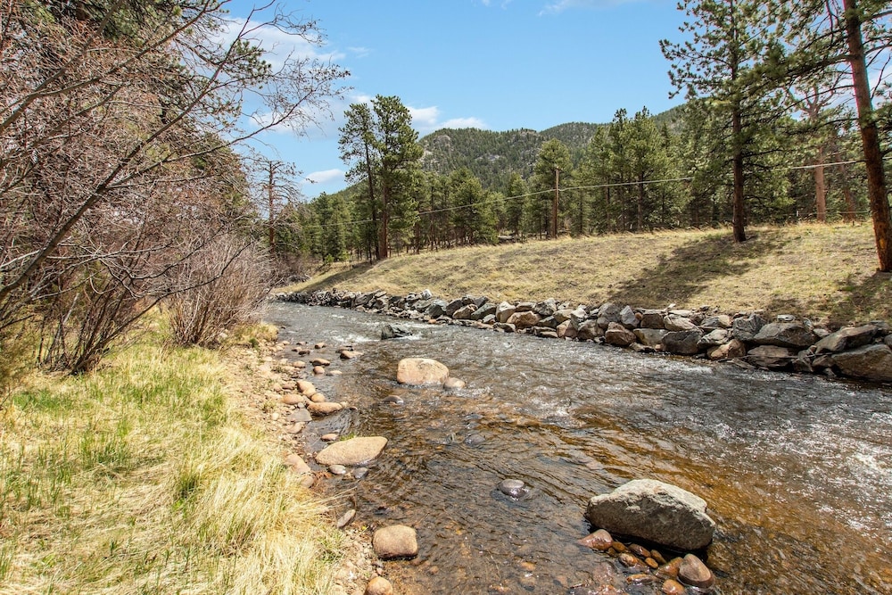 Luxury Rocky Mountain River Retreat - 3 Br Townhouse