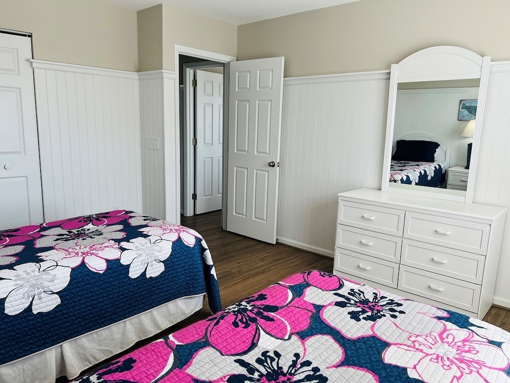 Avalon West- 5 Bedroom Home by RedAwning - Property Image 38