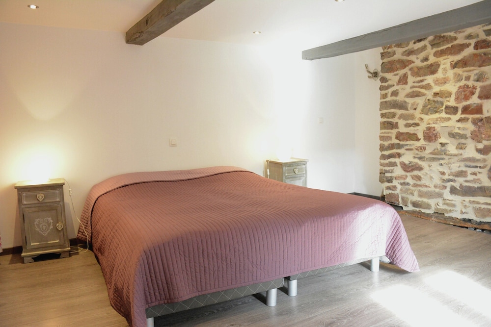 Villa in Stavelot With Lake View and Jacuzzi