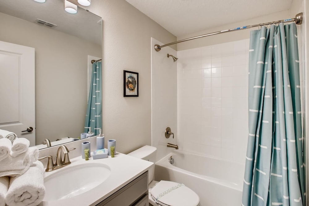 8908 CC - 5BR Luxury Home: Private Pool