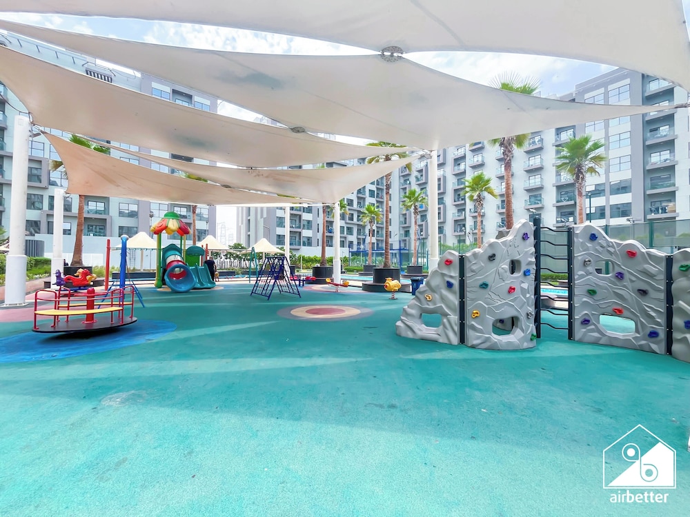 Bright 2bed Family Home: Pool, Gym & Kids Play