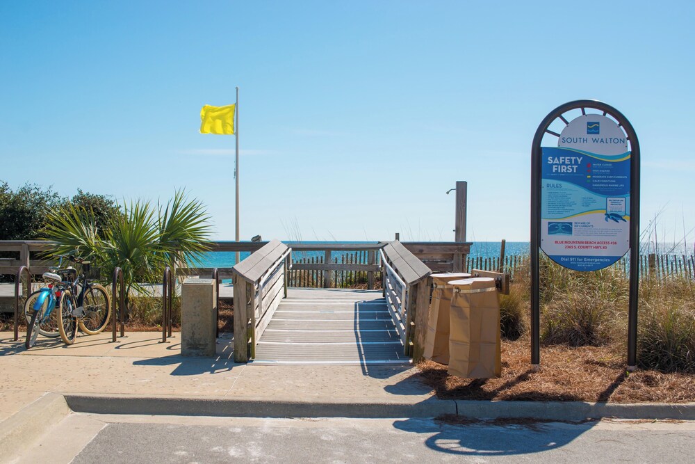 Aquamarine! Sleeps 12! Close to Community Pool! Private Beach Access!