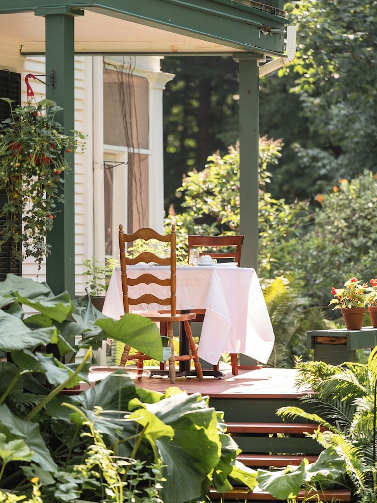 Lee Farm Inn
