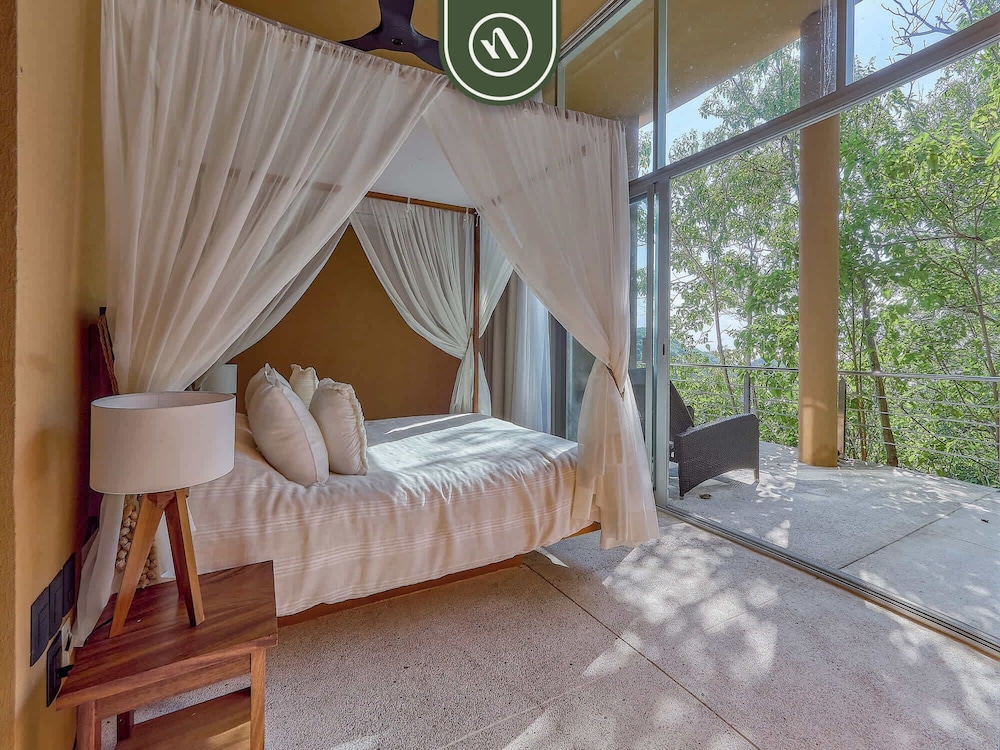 Luxury Oceanfront Villa - Private Beach - Pool