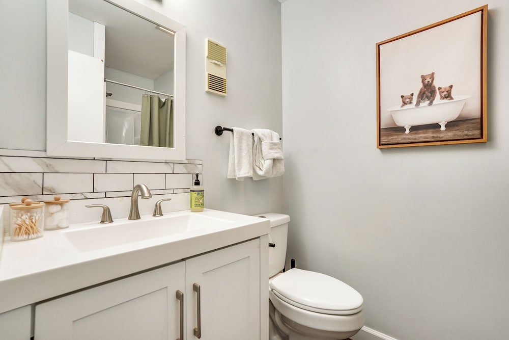 4 Mi to Dtwn Gatlinburg: Condo w/ Pool Access