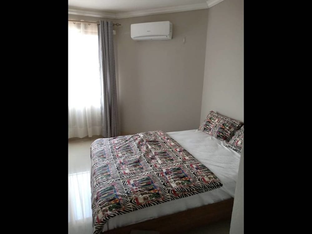 4 Bedrooms Exclusive Apartment in Jesmondin view 4