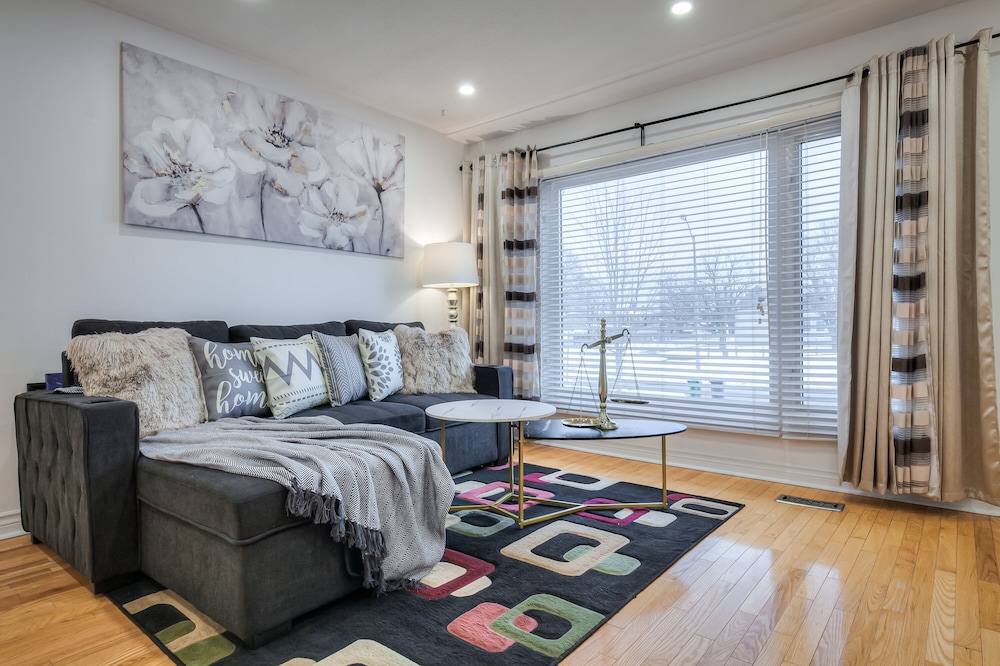 Spacious Breathtaking 4br Villa in the heart of Toronto