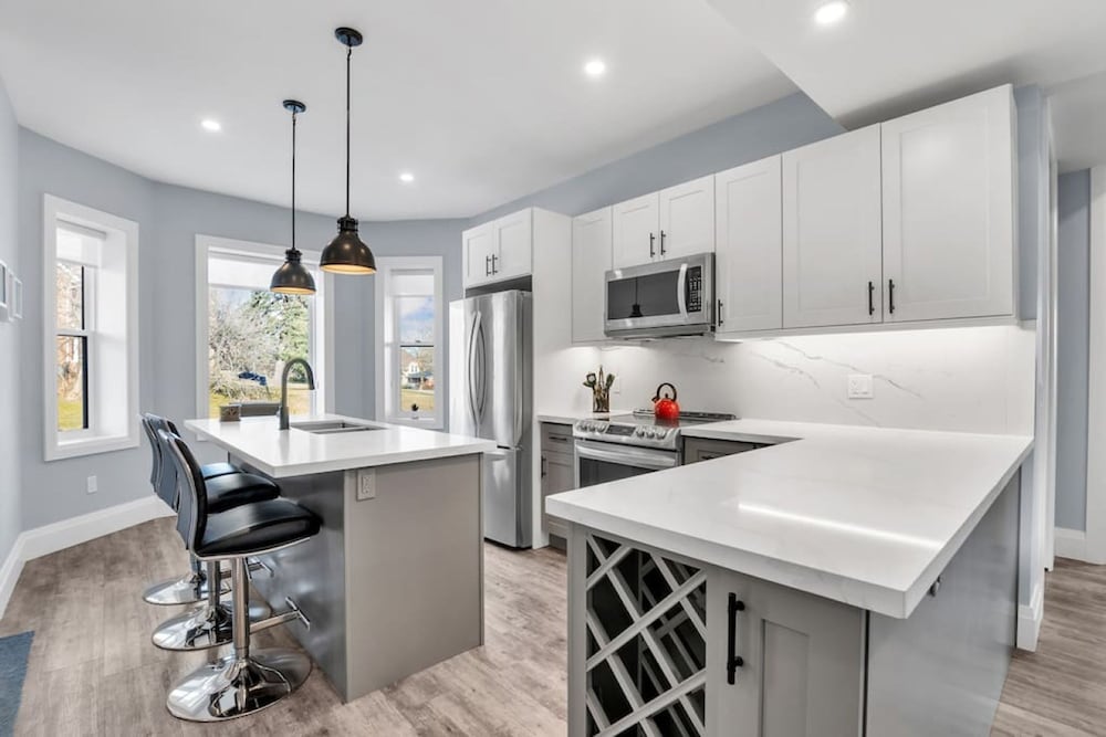 Tranquil 2BR Triplex in the Heart of Shelburne