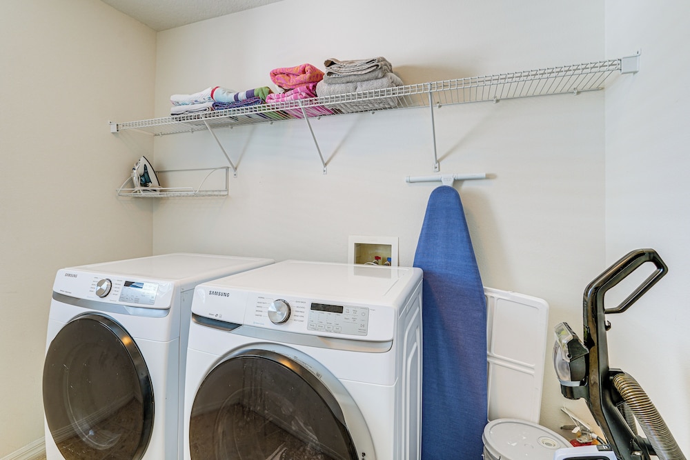 Near Disney & Golf: Pet-friendly Davenport Home!