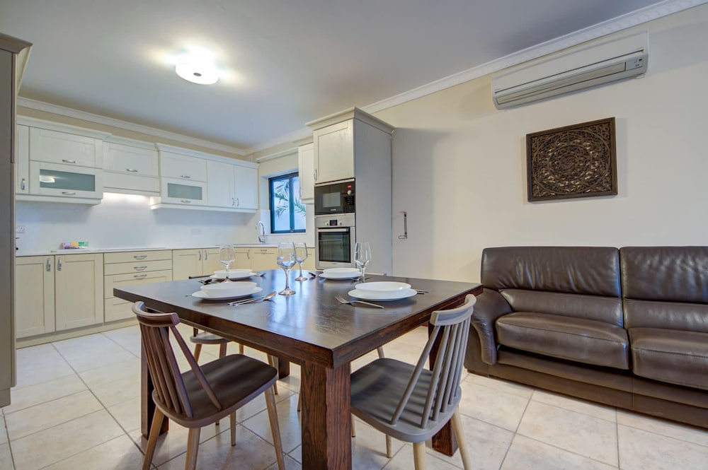 Villa Narcis - 2 Bedroom Villa With Private Pool