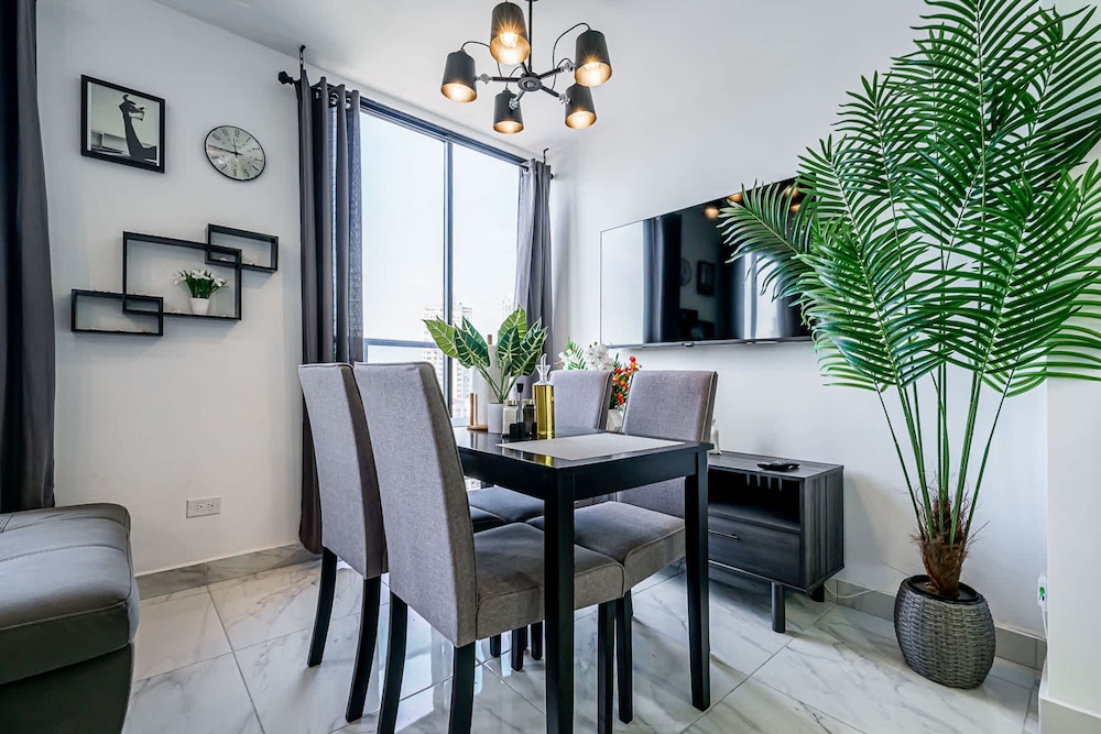 w Brilliant 1BR w Beautiful View in Calle 50