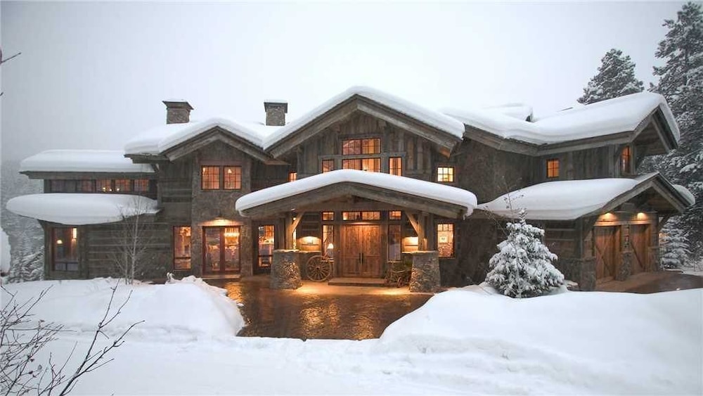 Gold Mine Lodge 6 BedroomHoliday home By Moving Mountains