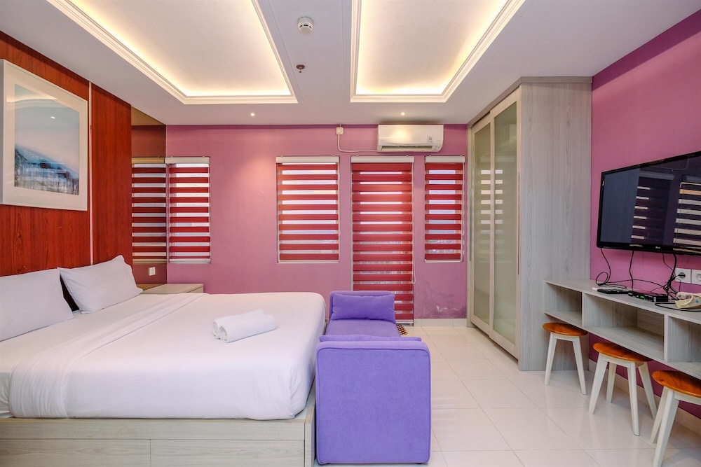 Homey and Modern Studio at Sentul Tower Apartment