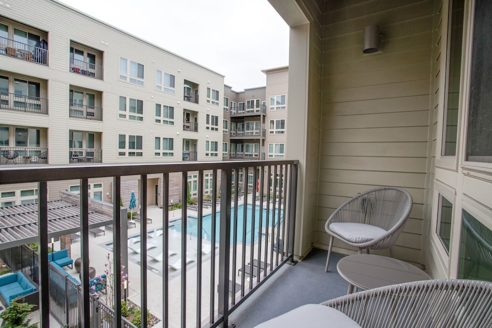 Fun & Comfort Await Alexandria Apartment