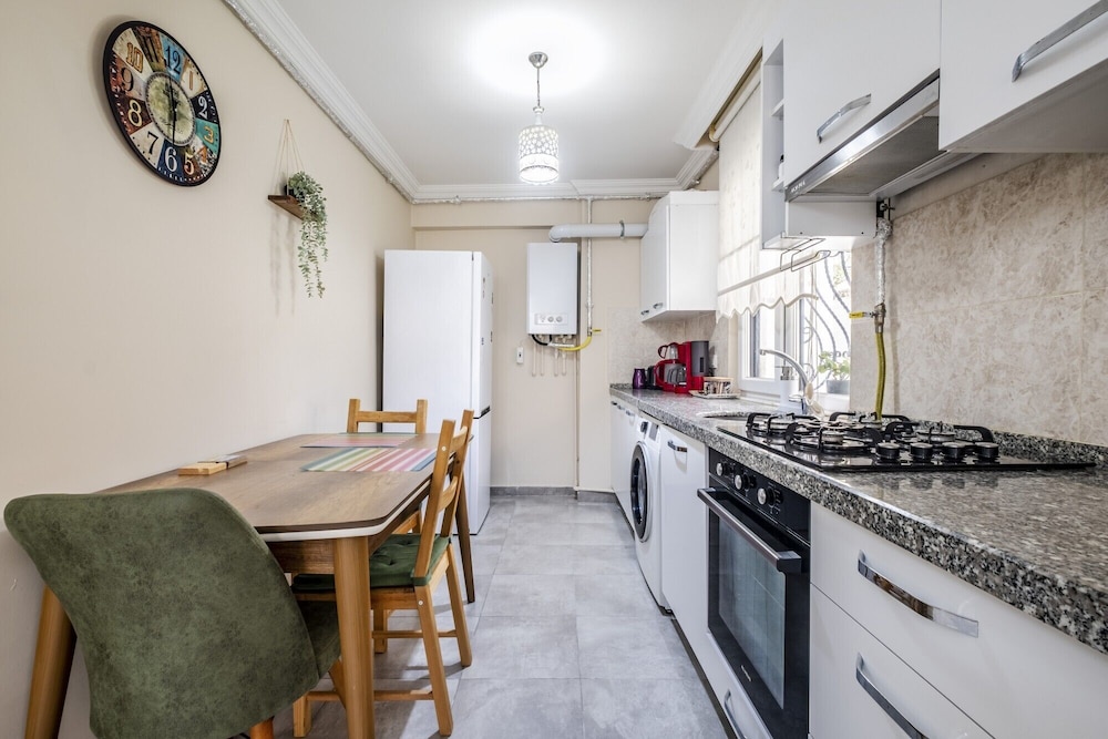 Comfortable Flat With Backyard in Maltepe