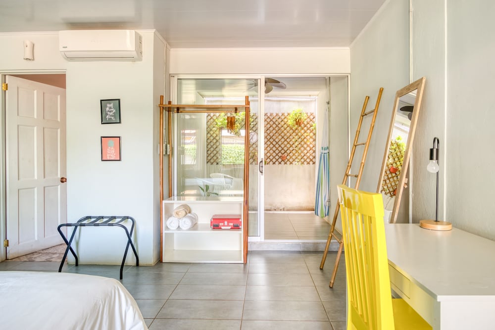 Selina Jaco - Hostel