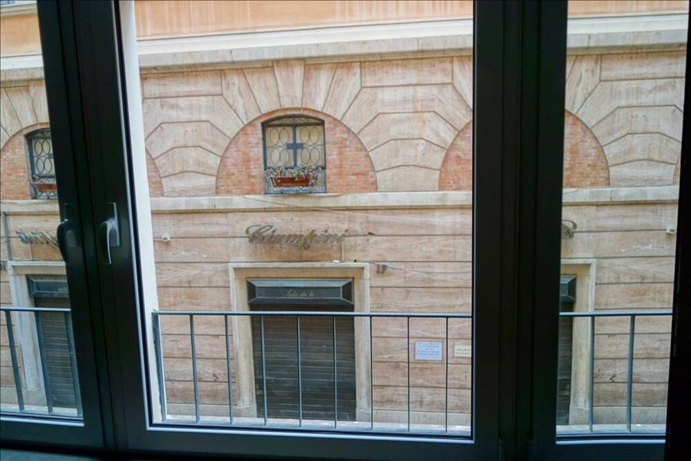 In Rome at Spanish Steps Classy Apartment With Modern Design in an Historic Palazzo