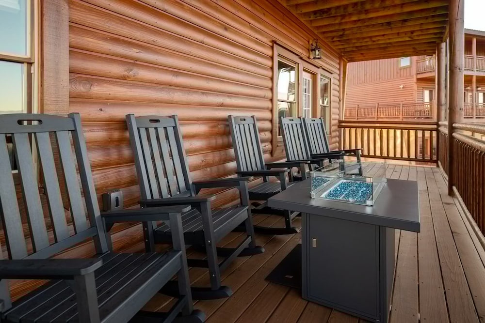 Pet-friendly Pool Game Room Hot Tub Theater