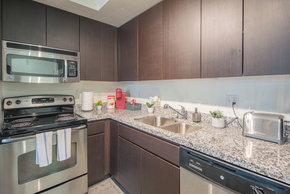 ROVE LIVING/KL - Roosevelt Point