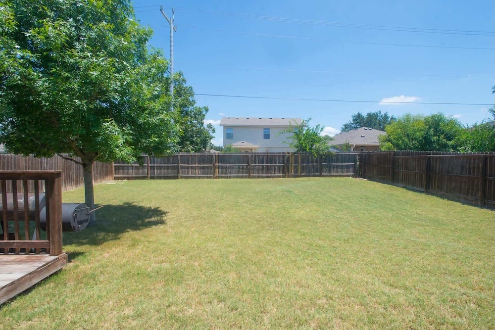 The San Antone Home for 6