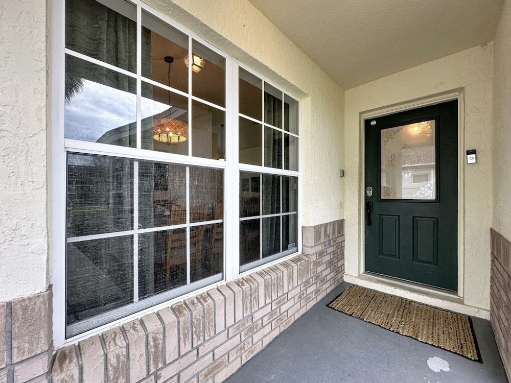 Incredible 4 Bed Pool/spa Home, Minutes To Disney 4 Bedroom Villa