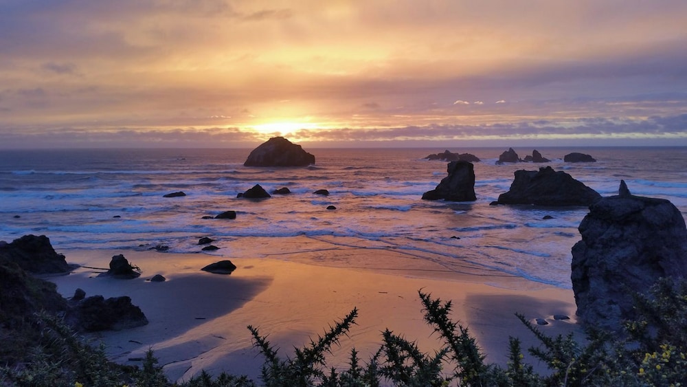 Sunset Oceanfront Lodging