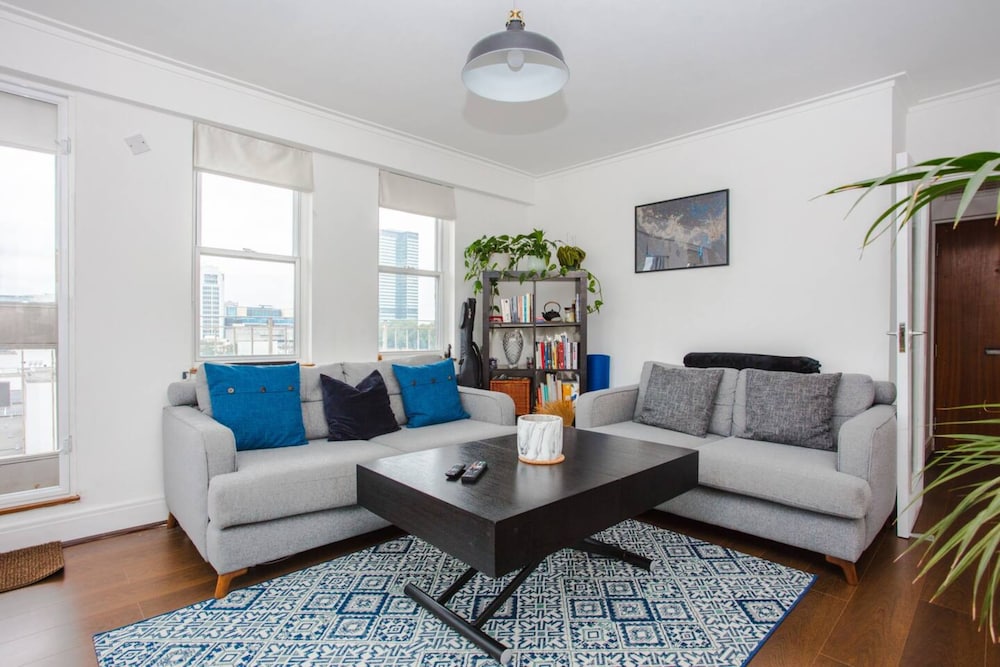 Fantastic Central Apartment With Balcony in Fitzrovia