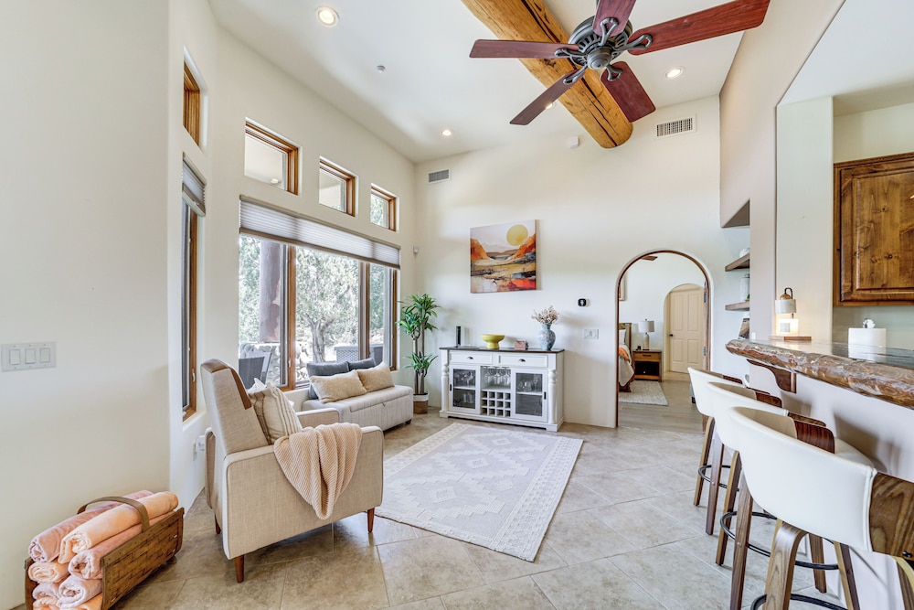 Hot Tub & Red Rock Views: Secluded Sedona Escape!