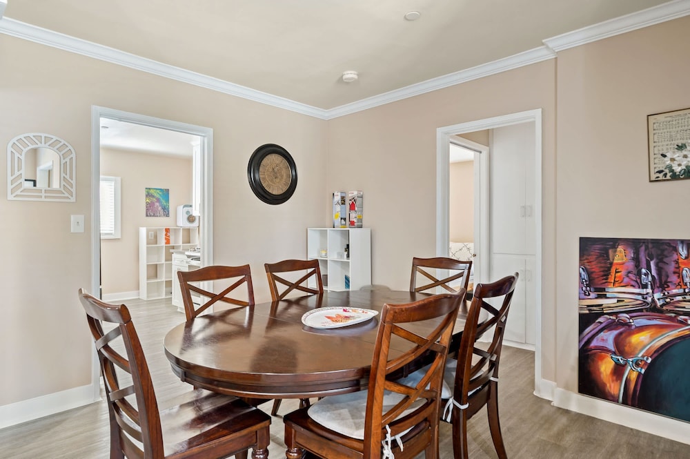 Whimsical Family Stay 10 Min Walk to PV Hospital
