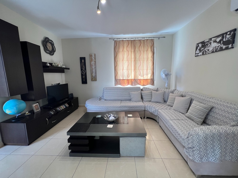 Kika Residence - 2 Bedroom House With Barbeque