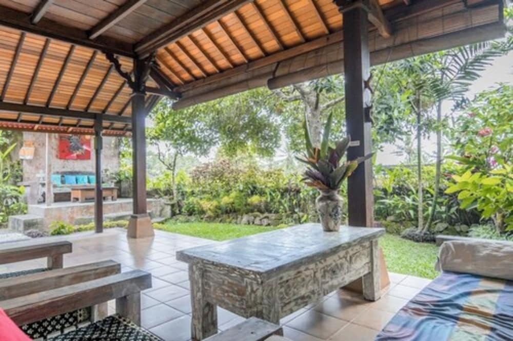 Sari Bamboo Bungalows