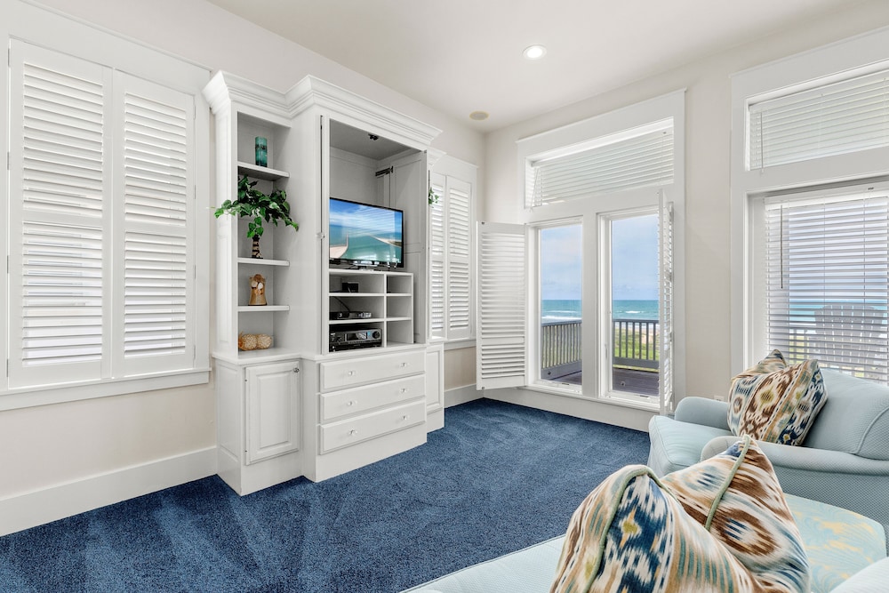 Paradise Found - Private Beachfront House 3 Bedroom Home by RedAwning