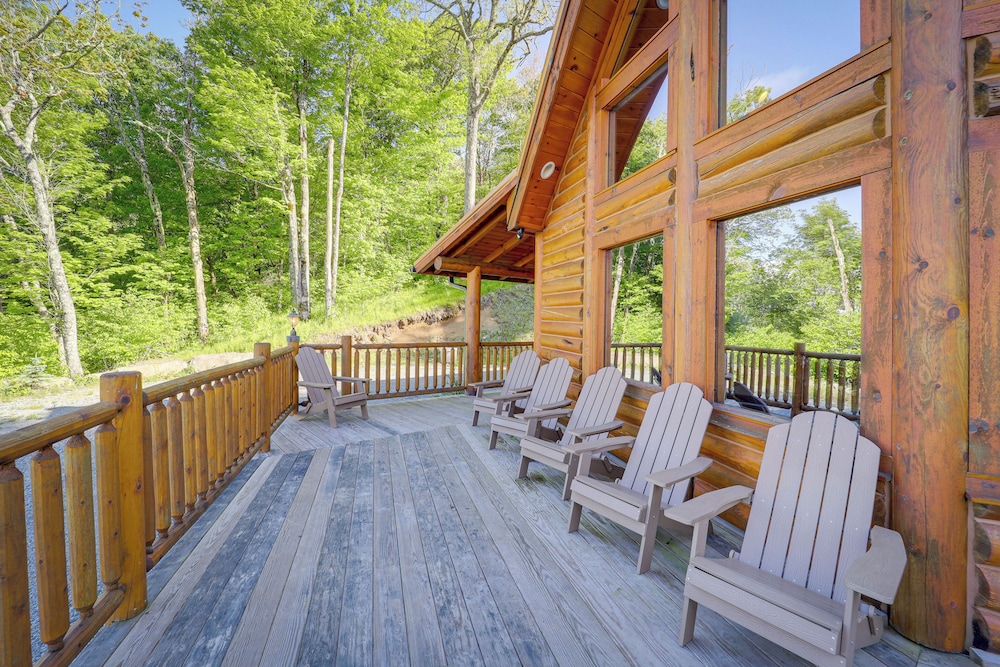 Stunning Cabin w/ Fire Pit in Banner Elk! view 5