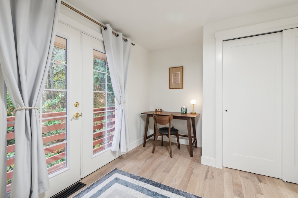 Tranquil Waterfront Escape With Harbor Views 3 Bedroom Home view 4