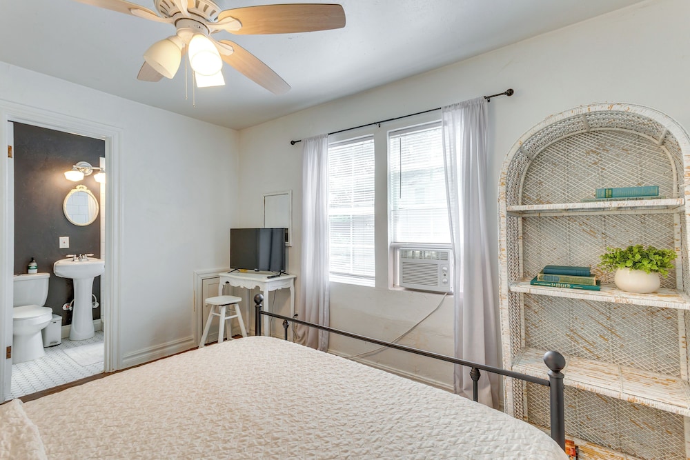 Heart of OKC Plaza District: Duplex Near Shops!