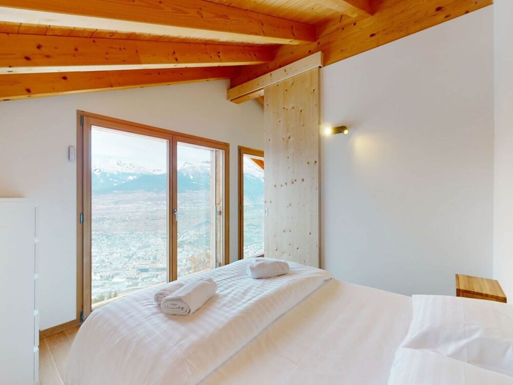 Cozy Chalet Amidst Valley With Balcony