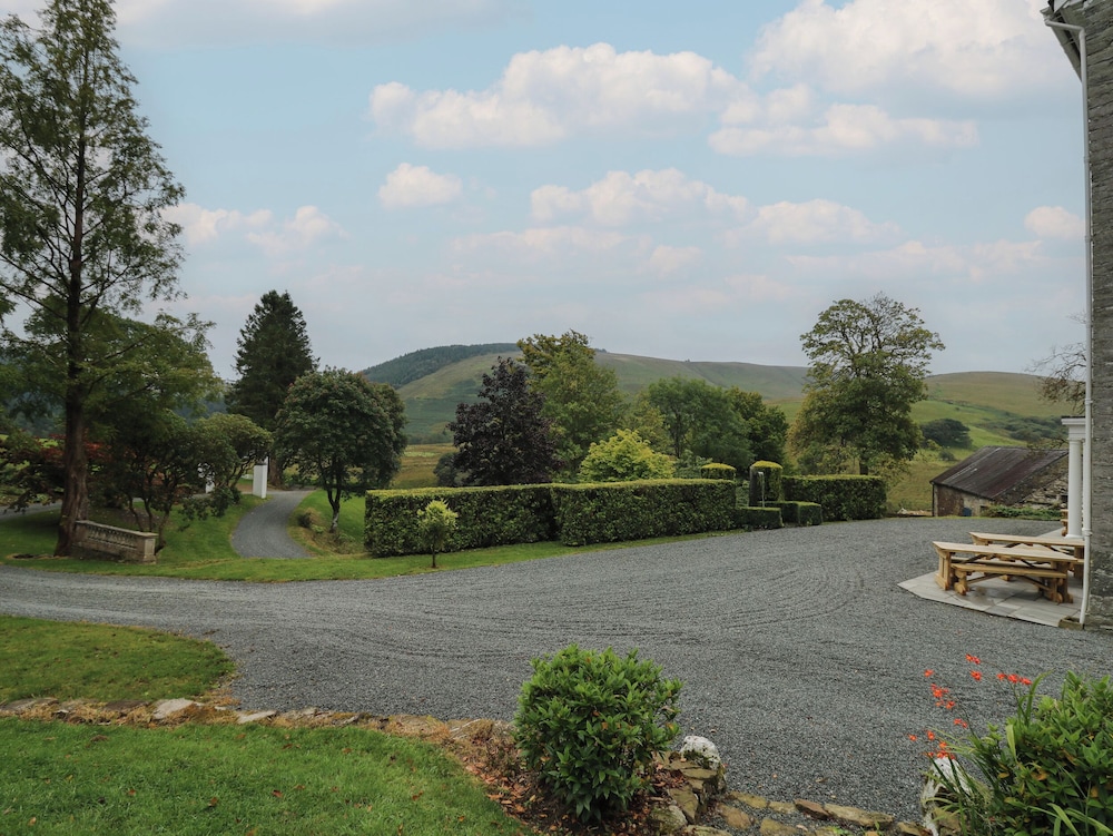 Llwynderw Hall