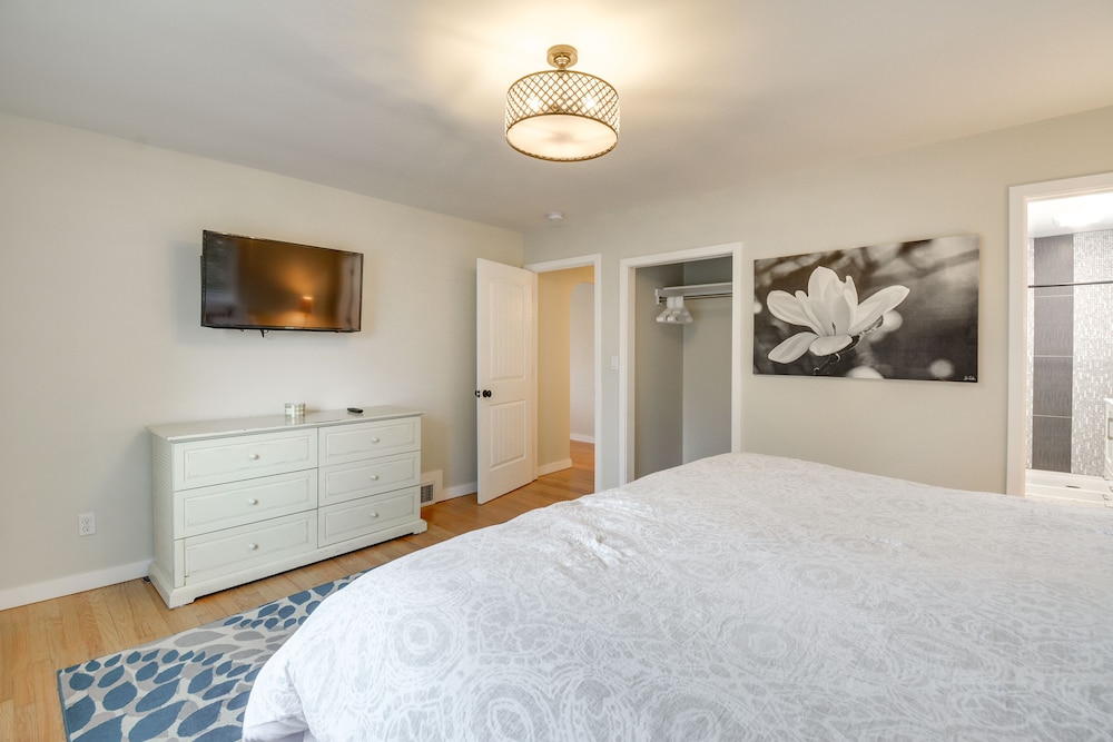 Seattle Vacations - Tacoma Vacation Rental w/ Outdoor Fireplace - Property Image 2