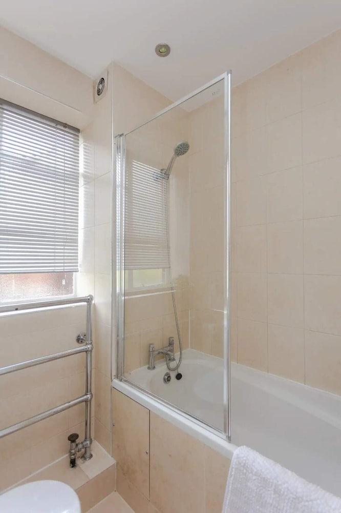 Spacious 2 Bedroom Apartment Near Hampstead Heath