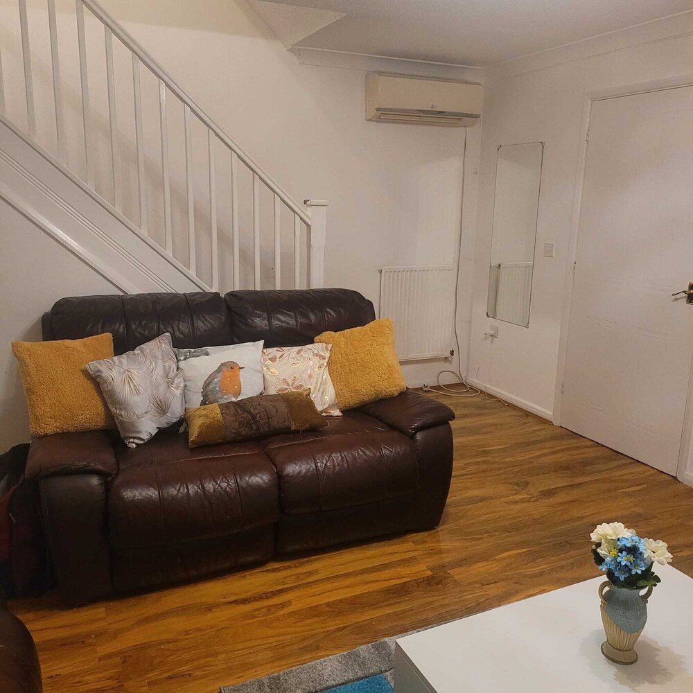 Exquisite 3-bed Royal Pearl Home in Greater London