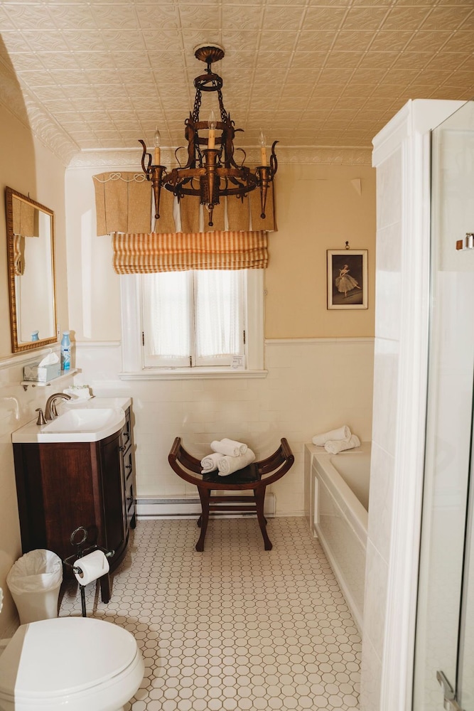 Grey Gables Inn