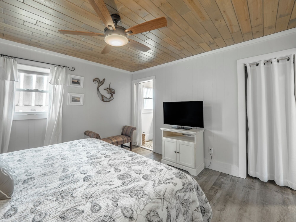 Barefoot Bungalow by Carolina Retreats