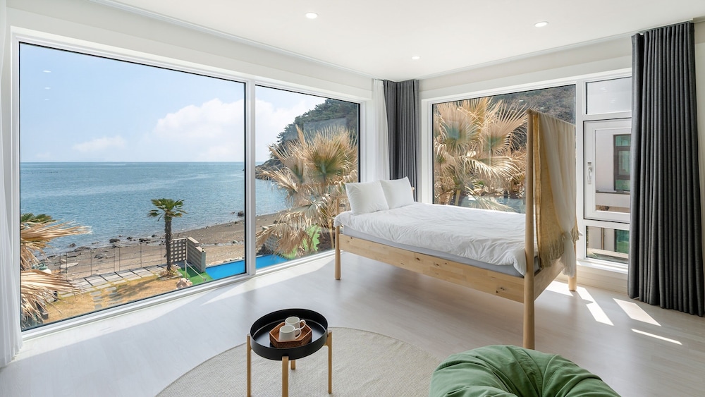 Namhae Orosy Bada Pool Villa & Pension