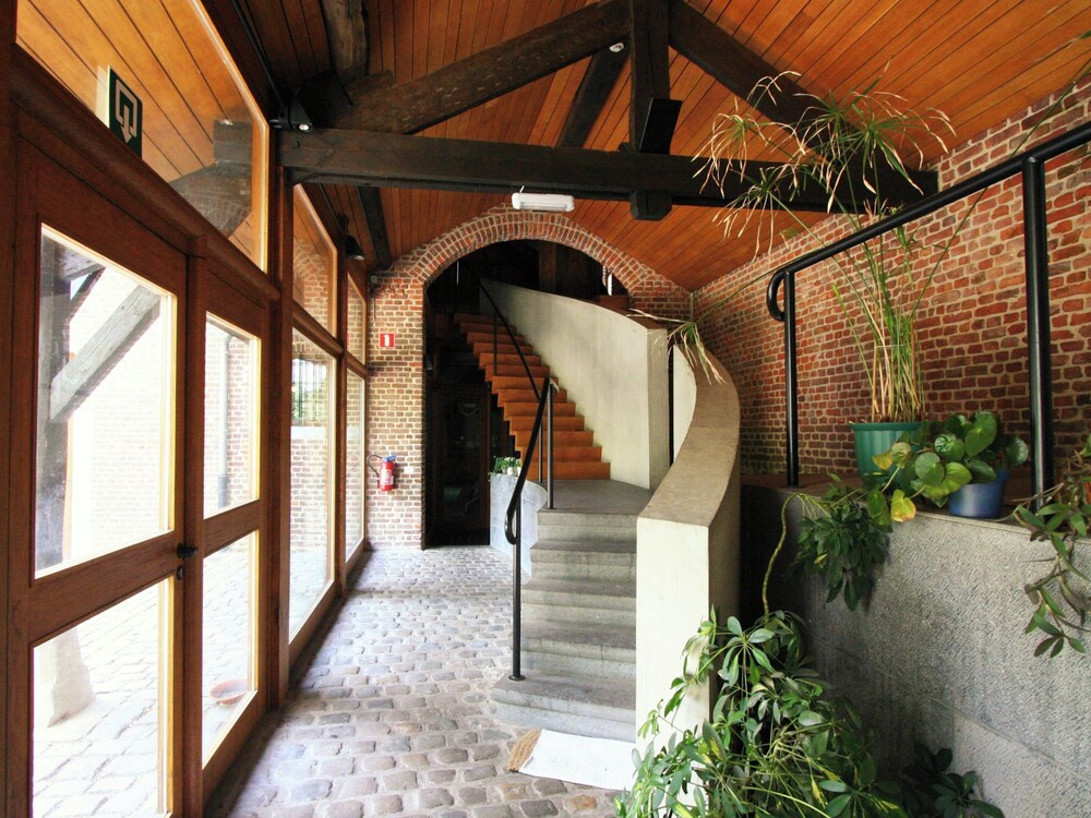 Mansion With Pool, Neblon view 2