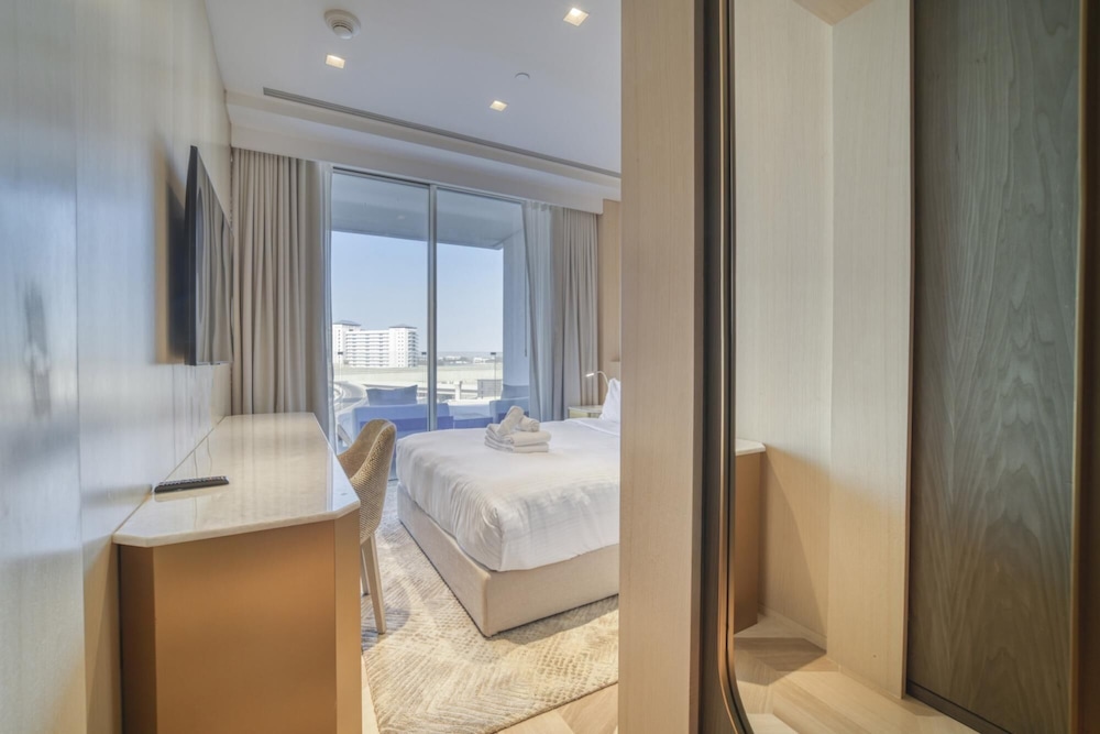 Modern Sea View Apt at the Five Palm Jumeirah