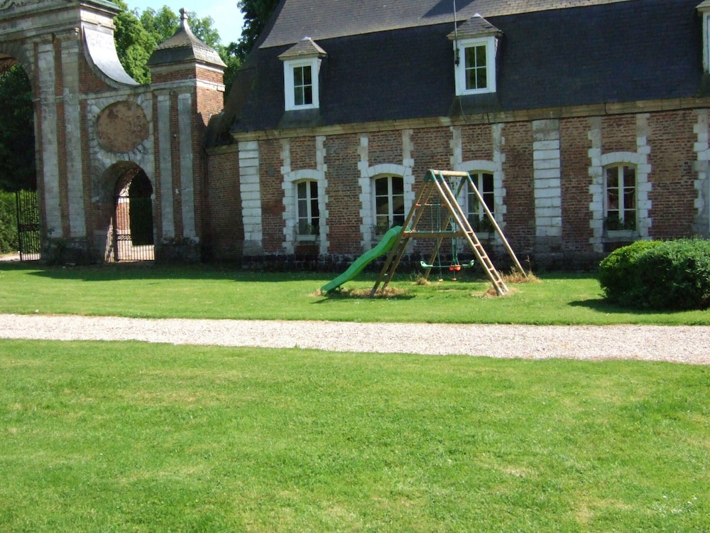 Holiday Home in a Historic Building Near Montreuil