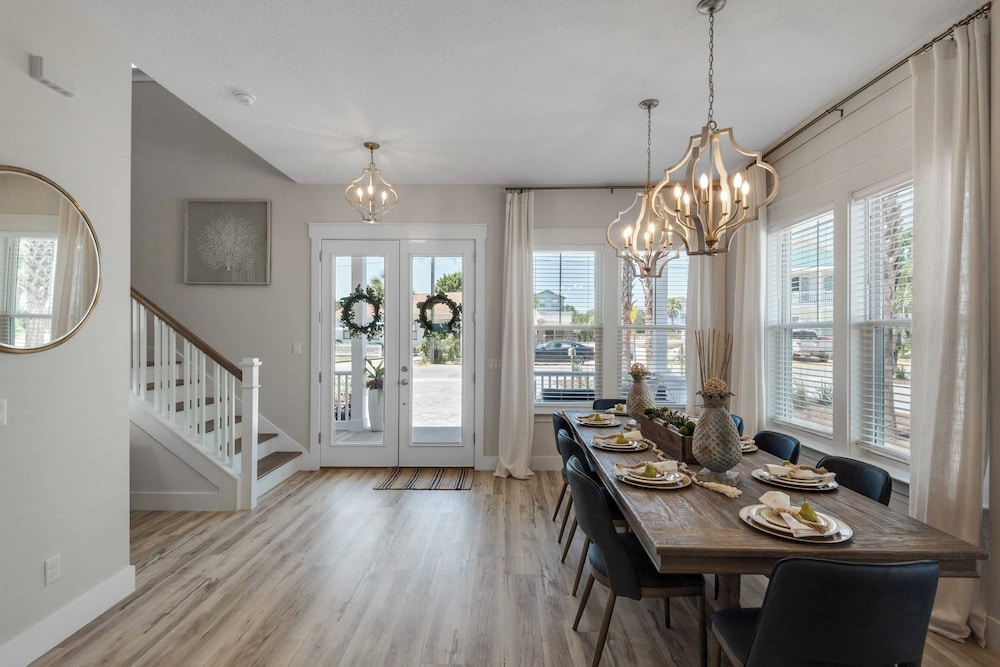 Pool, Patio & Outdoor Dining + Walk to Shore, Pier Park Sanctuary on Sands