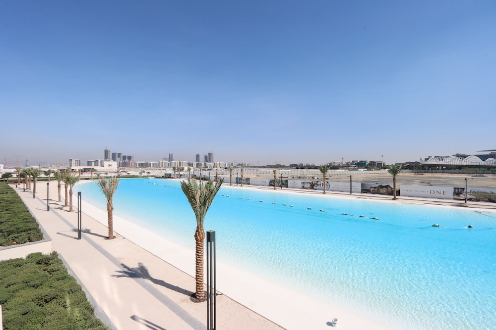 Panoramic 2BR at District One