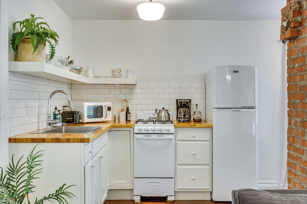 Heart of OKC Plaza District: Duplex Near Shops!