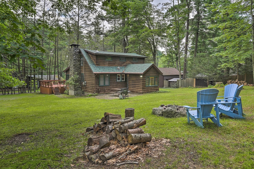 Steps to Lake: Tafton Cottage w/ Fire Pit & Grill view 2